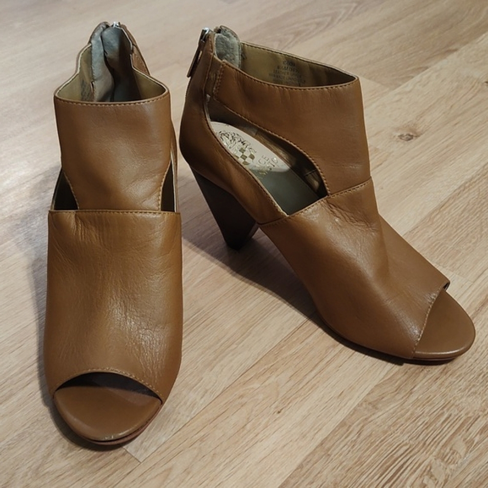 Vince Camuto Endra Cutout Ankle Booties Camel Leather Peep Toe Zip Cone Heel 6.5